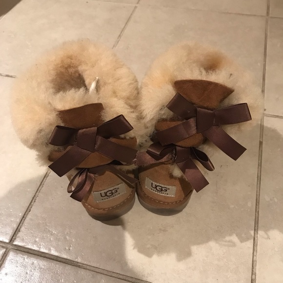 Ugg boots with bows - Picture 1 of 6